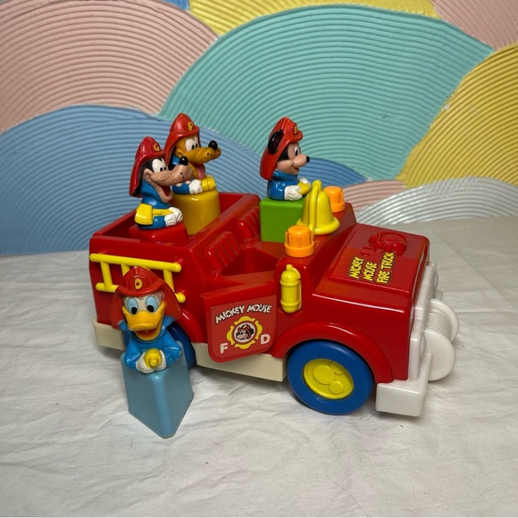 Disney Mickey Mouse Fire Truck  Toy & Friends Shape Sorter Vintage 1989 Mattel - Picture 4 of 9